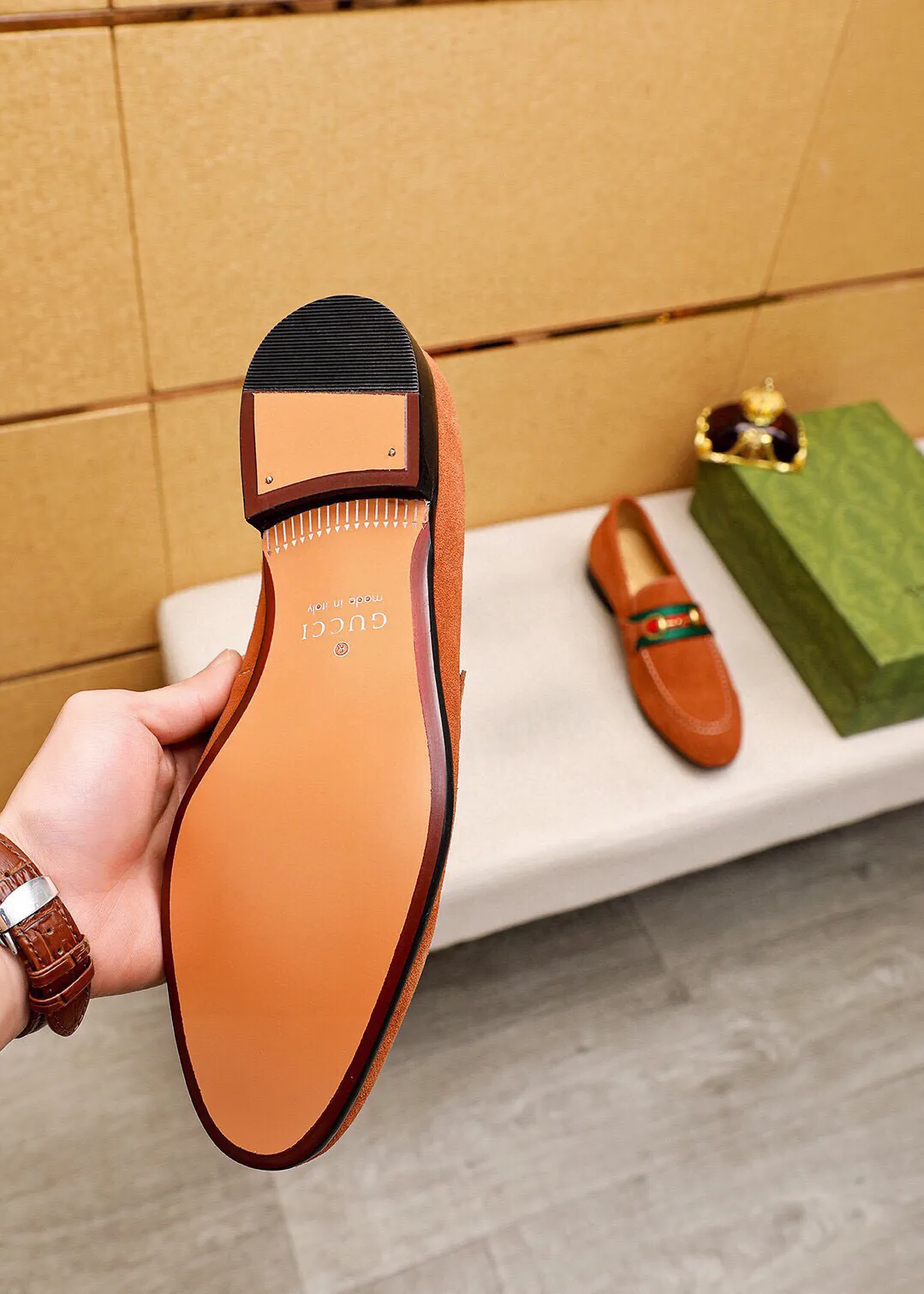 Men's shoes 💰420 💐 Product trademark: GUCCI "Gucci" casual leather shoes Regular size: 38-44 (45.46.47🉑️customized) Product materials: Selected imported first-layer frosted calfskin upper + classic hardware buckle, imported cowhide leather lining. Strong three-dimensional visual effect, original combination outsole Color: 3⃣️colors available